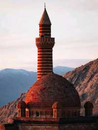 🏯 Ishak Pasha Palace: A Fortress of Stone and Legend on the Eastern Frontier 🌄🇹🇷