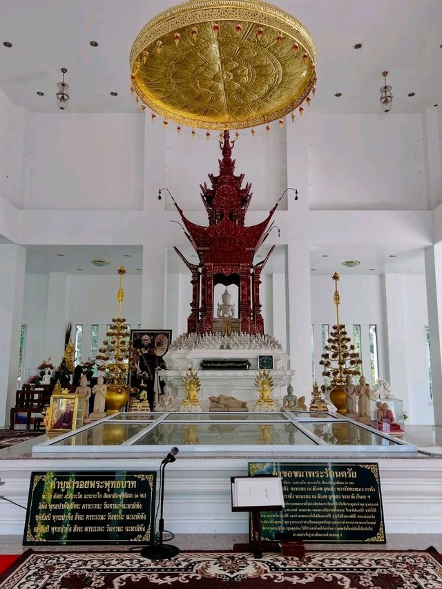 Wat Phra Phutthabat Tak Pha, Doi Tao — Reverent Hillside Sanctuary in Chiang Mai Province