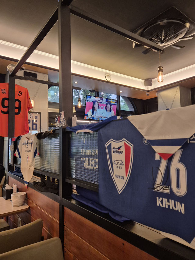 ⚾ 야구 감성 가득한 치맥 스팟, 수원 깐부치킨 신동점 🍗