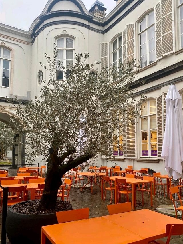 The Wondrous City: The Legend Behind Antwerp’s Name The Wondrous City: The Legend Behind Antwerp’s Name