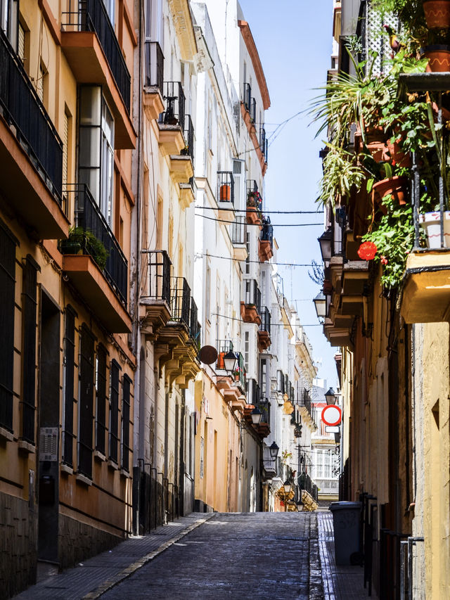 Touring Spain | Cadaqués | Surrealistic Colorful Town