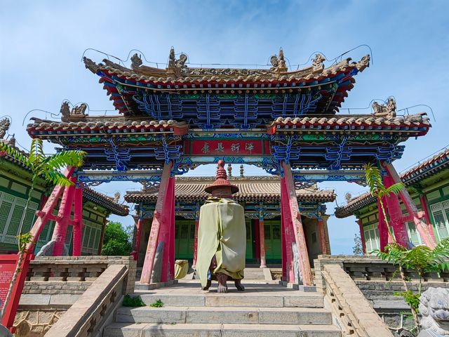 白塔寺，明正統十三年（1448)，由鎮守甘肅內監劉永誠在白塔古剎遺址上重建