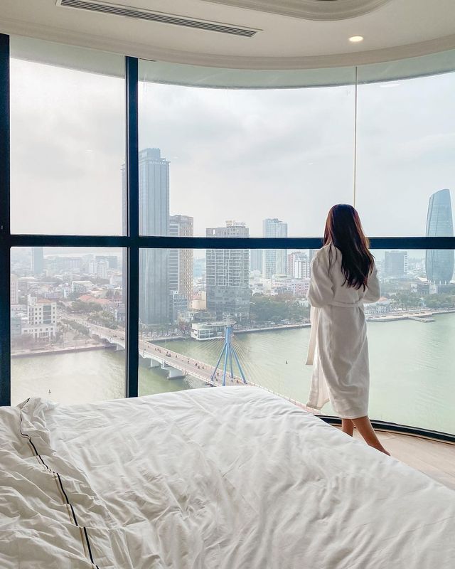 낮에 보는 풍경도 예쁘지만 야경이 찐.. 🖤🌃