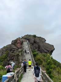 898米，東莞第一峰