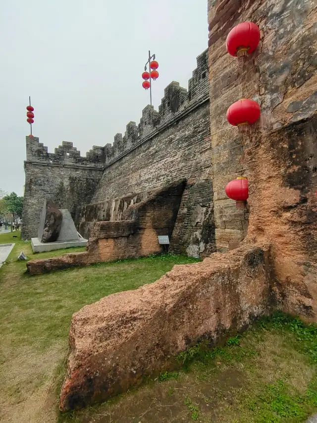 The ancient city walls of Zhaoqing, a castle that began in the Song Dynasty