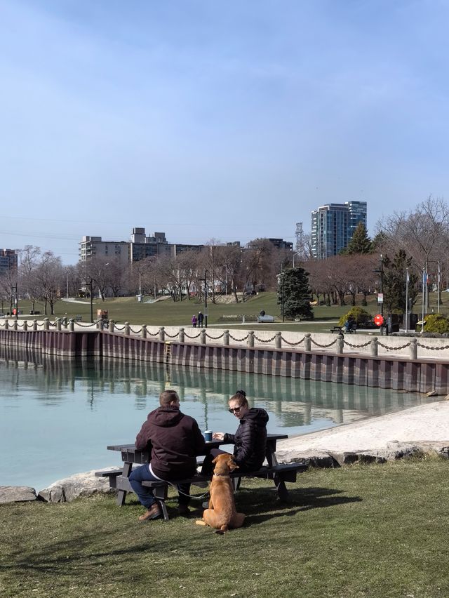 伯靈頓：這裡寬闊的湖水如同大海一樣，水天一色美極了！