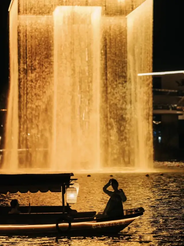 Wuyuan Night Tour Praises the Spectacular Hanging Golden Pavilion