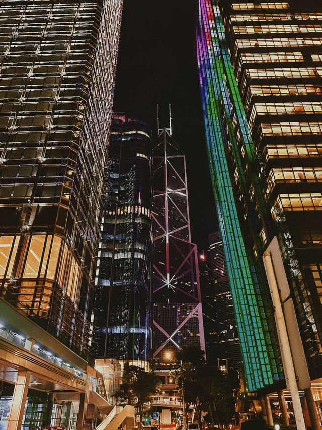 坐中环摩天轮，赏维港夜景