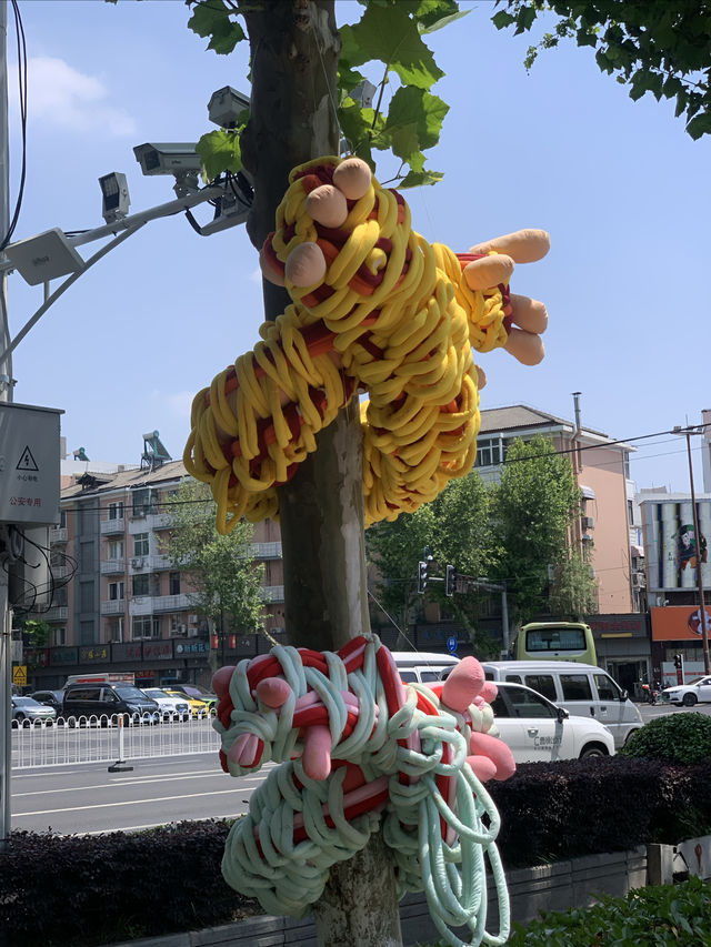 我終於來到了任意門另一端南京夫子廟免費公共藝術展！擁抱梧桐