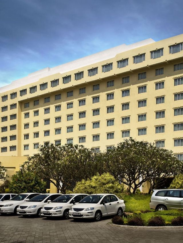 🌟 Surat's Serene Stay: Marriott Magic ✨