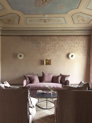 🌟 Tuscan Treasures: Stellar Stays in Radda in Chianti 🌟