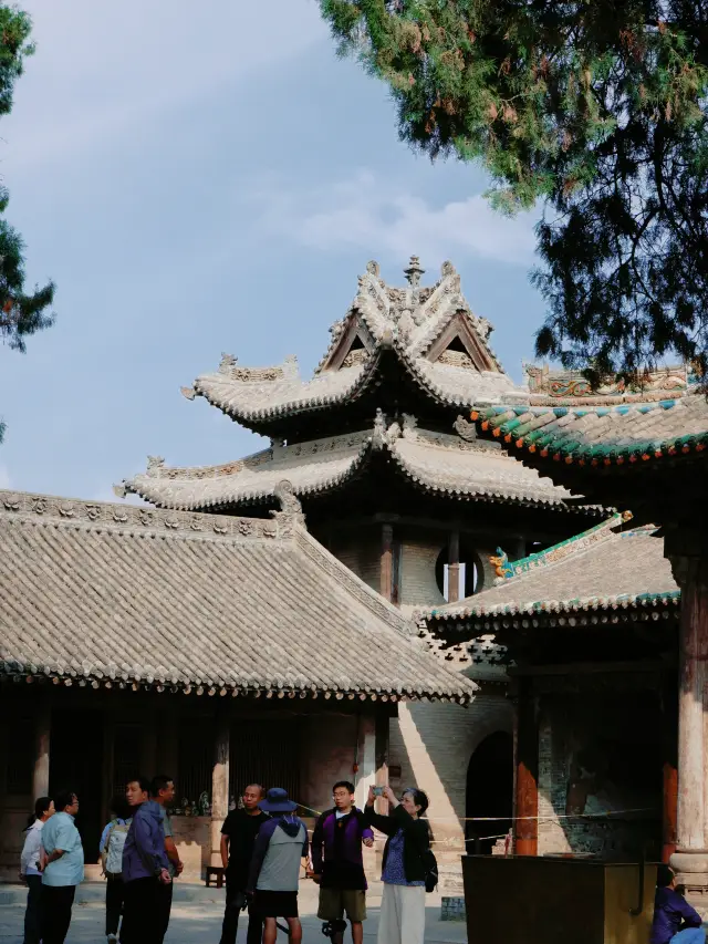 Fen City Chenghuang Temple, follow the Black Myth Wukong to tour the ancient buildings.