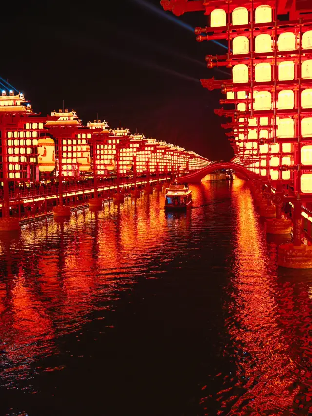 Extravaganza of red in Tangshan 🏮