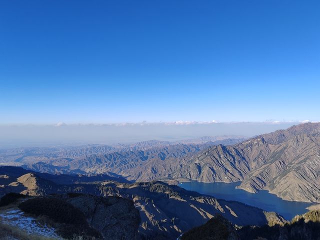 天山天池：登頂馬牙山，輕觸博格達峰。