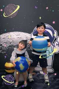 解鎖帶娃新姿勢 宇宙級震撼來襲