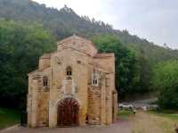 Santa María del Naranco: A Scenic Gem in Oviedo 🏰🌄
