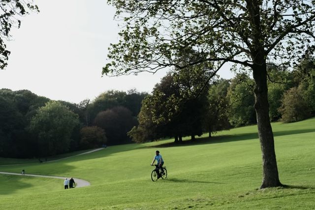 探索利茲綠肺：朗德海公園，城市中的自然天堂！