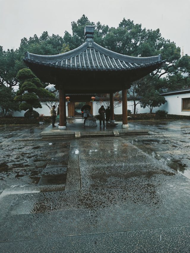 西湖邊上 皇家寺院