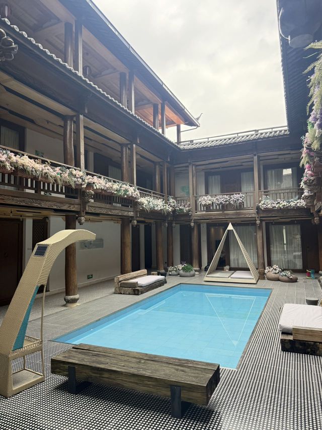 溪邊的霍比特小屋