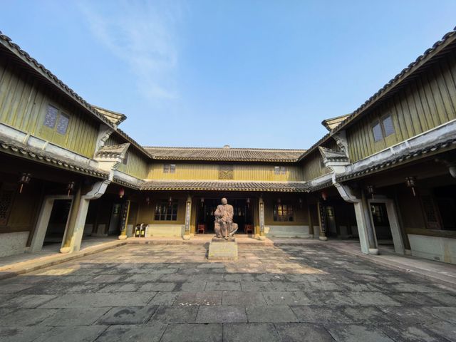 桃花影落，碧海潮生