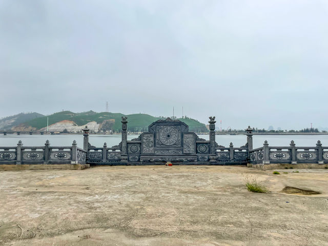 꽝닌 지역 깝띠엔 사원..