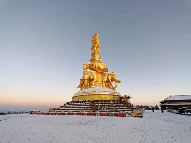 峨眉山旅遊攻略︱探秘佛教聖地與自然奇觀