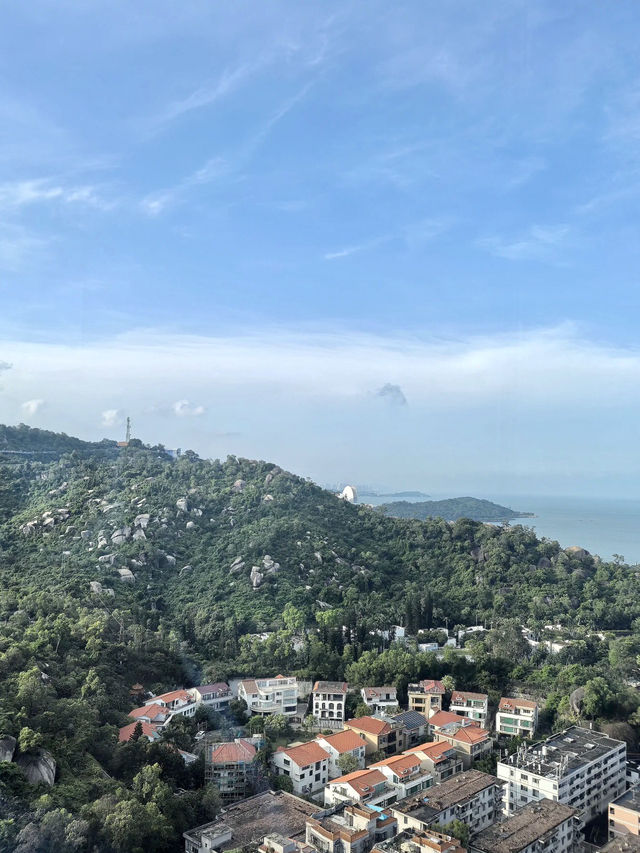 城市天際線上的靜謐泳境：珠海新駿景萬豪酒店