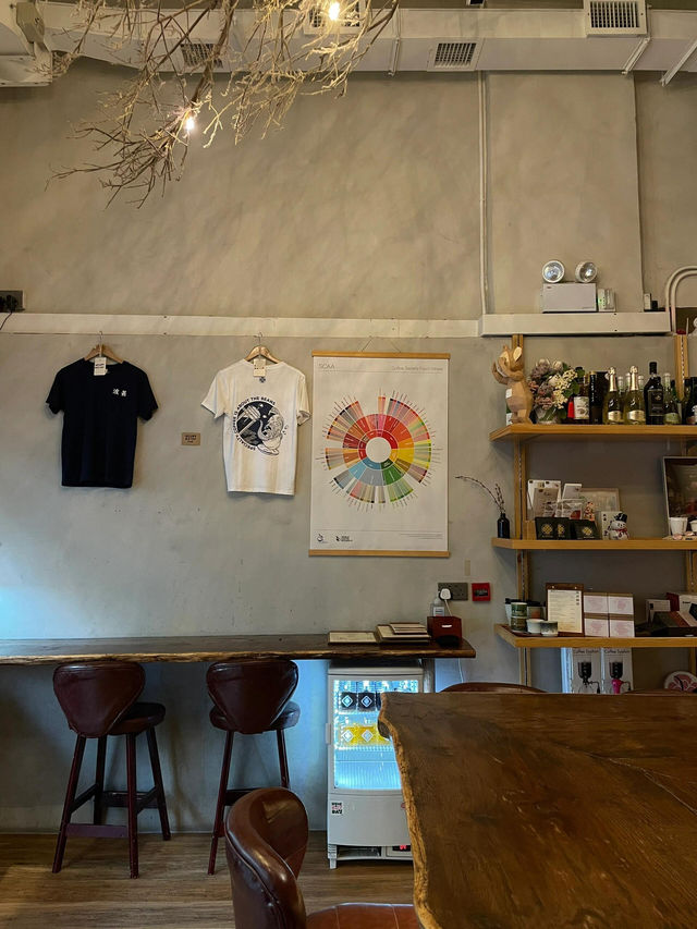 🥳喺香港搵到寶！地鐵站隔離超chill特色咖啡館必衝！