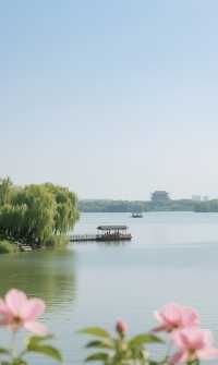 昆明池水漾星辰，漢唐風月浸羅裙