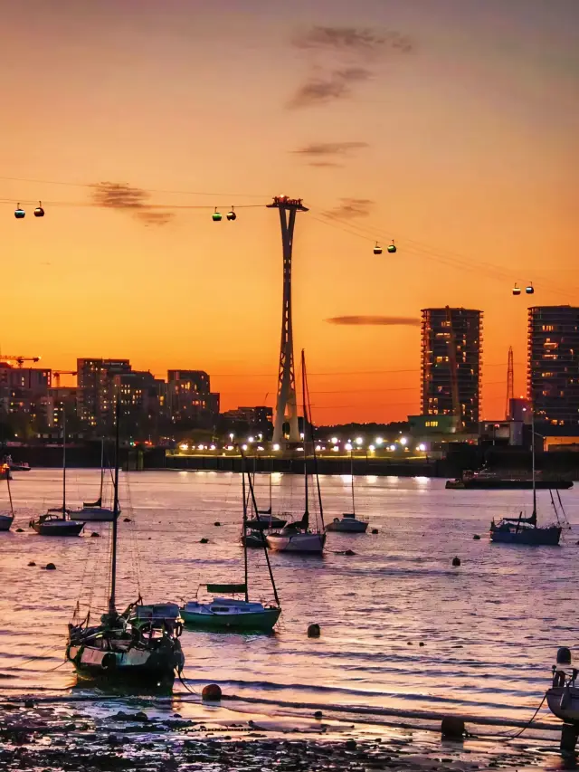 Promise me! Overlooking London from Greenwich Sunset Cable Car