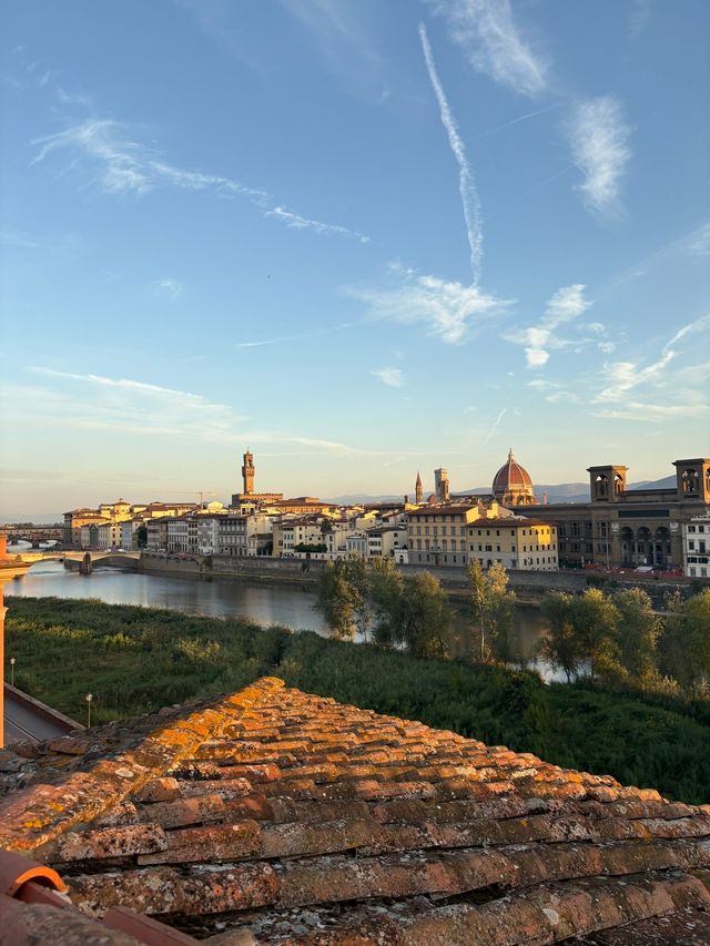 Ideal Riverside Apartment with Rooftop Access