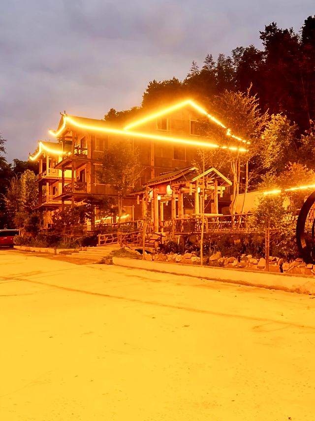 住進百丈峽的山野裡，把張家界的風景藏進日常