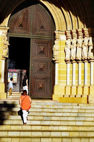 エヴォラ　夕陽が中世を光と影に溶け込ませる