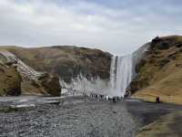 冰島有多層梯級瀑布的斯科加瀑布