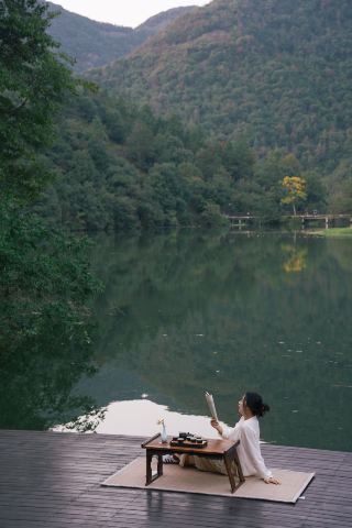 A stunning secluded hotel by the Fuchun River, the top choice for a weekend getaway with kids to relax