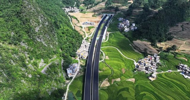 巴羌高速正式通車