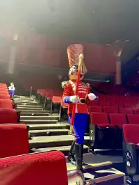 在漫天煙花下坐旋轉木馬，五天四晚玩不夠！