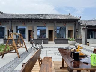 Encounter Weishan Lake and stay in a spacious and comfortable guesthouse