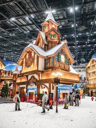 Must-visit photo spots in Aurora Town