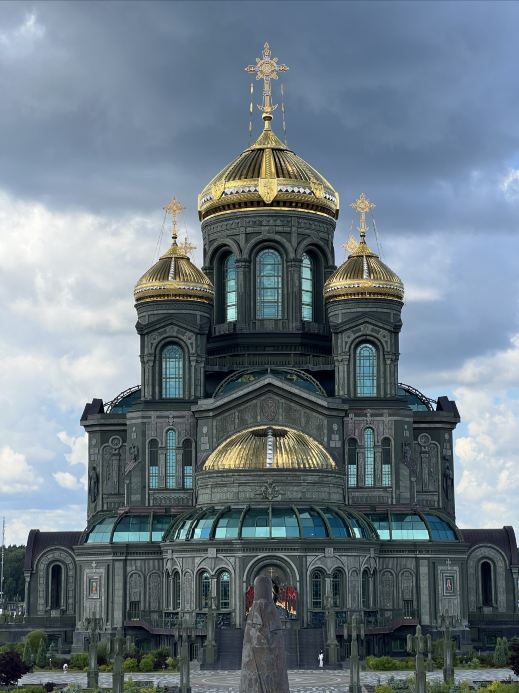 A hidden gem of a cathedral near Moscow! Its beauty is seriously underrated