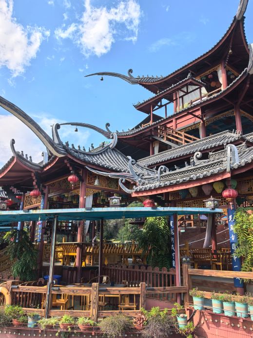 A must-visit landmark in Guanyin Gorge! The stunning river-view cafe hidden on a traditional ink-wash style ancient boat