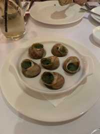 集復古同華麗於一身嘅「仙后餐廳」