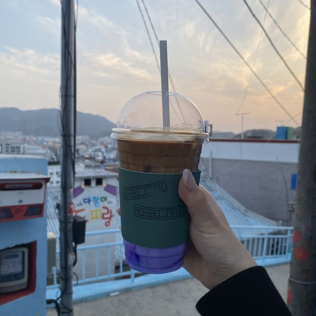 동피랑 마을이 한눈에 보이는 카페, 루미노소 💙