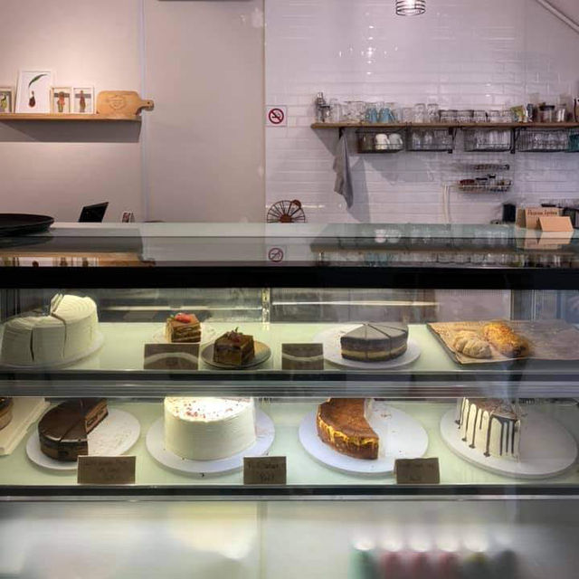 10 STUDIO CAFE