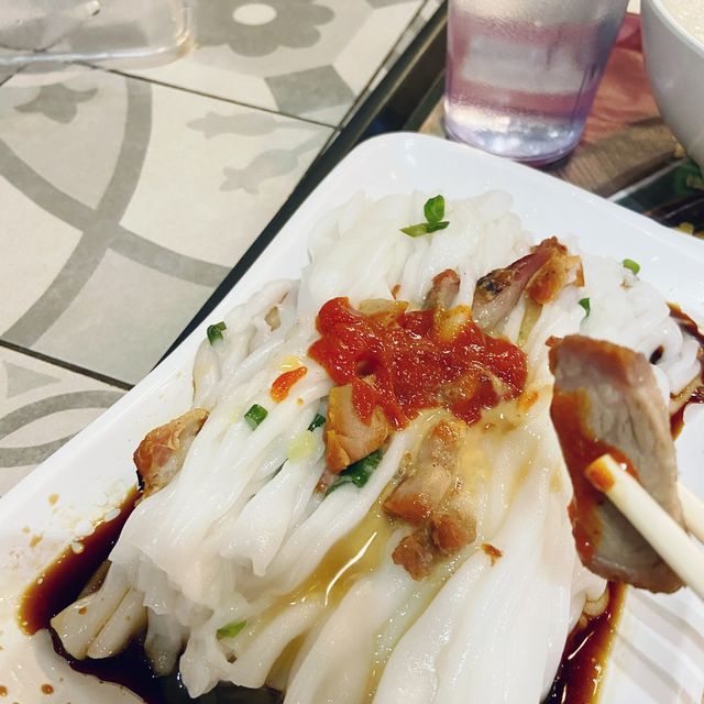 花生醬叉燒腸加生滾雞肉腸粥， 正！
