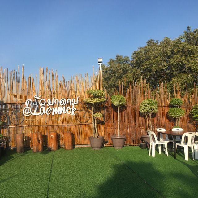 Kruamadam Restaurant @Laemnok