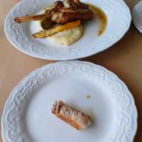 燒大蝦西班牙生菜凱撒沙律，香味撲鼻 ！