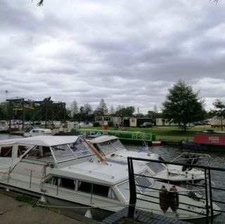 영국 엘리로의 기억에 남는 여행: 역사, 영성, 요리의 즐거움을 탐험하다