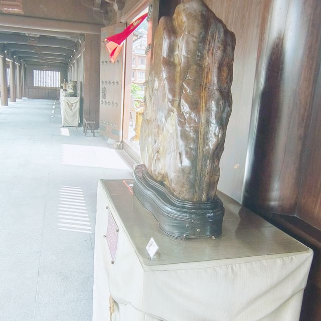 珍石展覽！大雄殿，觀音殿，藥師佛殿環立！氣象千字萬宙！