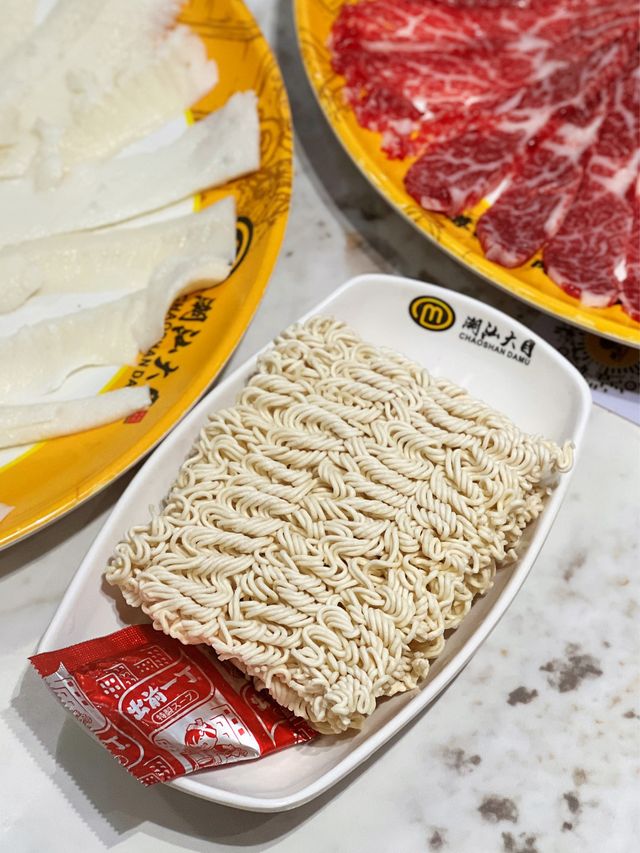 超人氣深圳現切牛肉火鍋